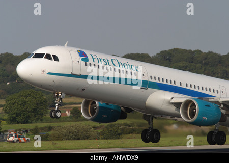 Ersten Wahl Airbus A320 auf einem Charterflug Urlaub abnehmen Stockfoto