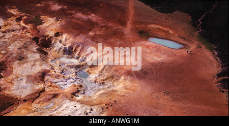 Luftbild des geothermalen Gebieten in den Bergen von Island Stockfoto