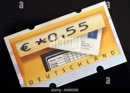 Briefmarke der Deutschen Post mit standard-Wert aus einem Stempel automat Stockfoto