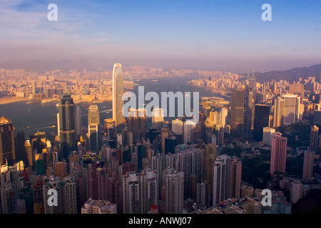 Sonnenuntergang über Hong Kong Island vom Victoria Peak Hong Kong China Stockfoto