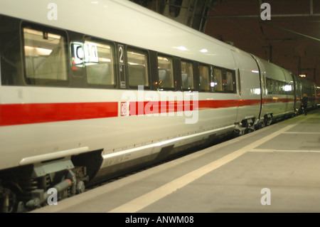 Intercity-Express-Zug Dresden Neustadt Deutschland Stockfoto