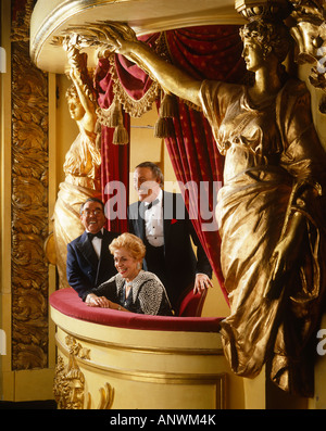 Ronnie Corbett, Bruce Forsythe und Carmen Silvera im Feld Publikum/royal Stockfoto