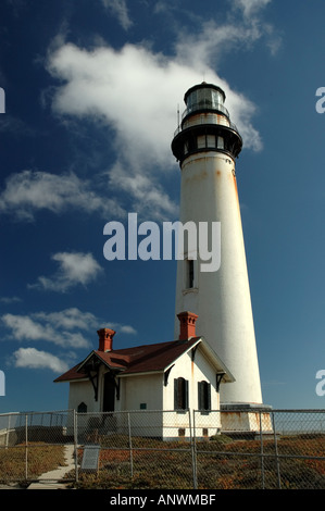 Licht Haus und Wolken Pigeon Point Kalifornien Zaun Stockfoto