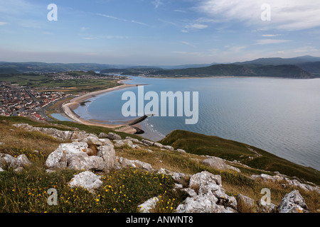 Blick von den Great Orme über die Bucht von Llandudno nach Conwy, Wales, Großbritannien Stockfoto