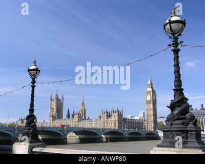 Der Palace of Westminster Big Ben Westminster Bridge und der Themse London England UK Stockfoto