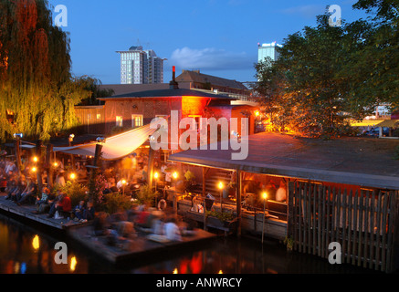 Cafe Freischwimmer Und Club der reinzuschleichen bin Flutgraben Seitenarm der Spree in Treptow Kreuzberg Berlin 2007 Stockfoto