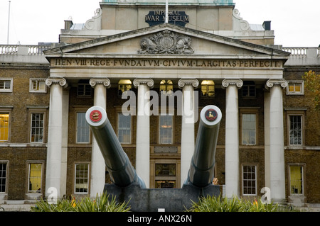 Das Imperial War Museum beherbergt Reliquien aus dem ersten und zweiten Weltkrieg London Stockfoto