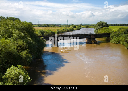 Fluß Severn in Flut an Brücke nach sintflutartigen Regen vom Juni 2007 Stockfoto