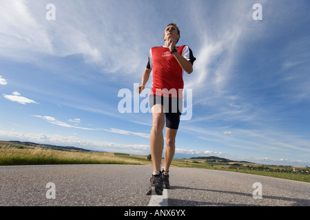 Jogger auf der Straße, Österreich Stockfoto