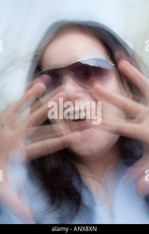 Frau mit Klaustrophobie-Syndrom. Stockfoto