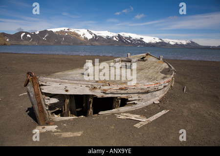 Ein Wasser-Boot links von Walfängern während des frühen 20. Jahrhunderts. Stockfoto