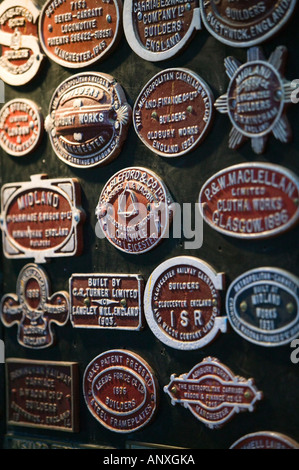 Indien, Süd-West Delhi: Indische Rail Transport Museum, Eisenbahn Plaques und Embleme Stockfoto