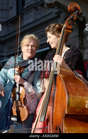 Eine Parade der Helsinki History Tag Association (Helsingin Historiapäiväyhdistys) während der Party Helsinki, Helsinki, Finnland Stockfoto