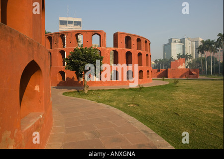 Indien, Delhi, Connaught Place: Jantar Mantar, Royal Observatory von Maharaja Jai Singh II (b.1725) Stockfoto