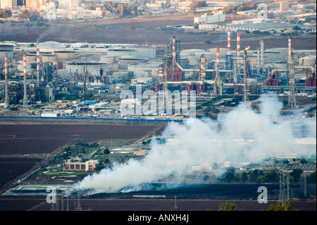 Bucht von Haifa Israel Gesamtansicht des Industriegebiets November 2007 Stockfoto