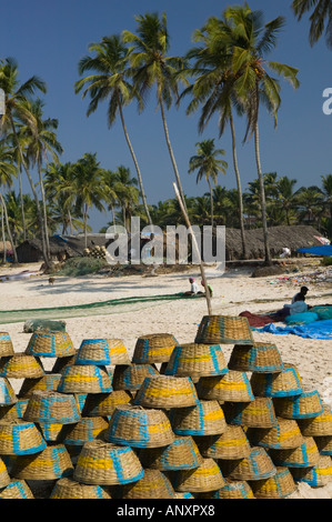 Indien, Goa, Colva: Colva Beach, Angeln Körbe Stockfoto