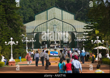 Indien, Karnataka, Bangalore: Lalbagh Botanical Gardens / Main Pavillion (modelliert nach dem Londoner Crystal Palace) Stockfoto