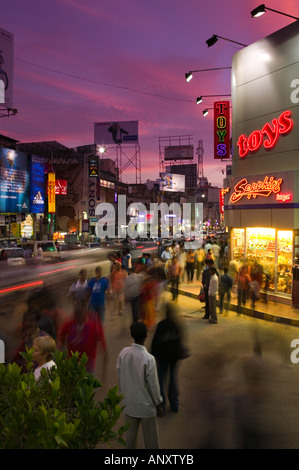 Indien, Karnataka, Bangalore: Brigade Road / Main Einkaufsstraße / Abend Stockfoto