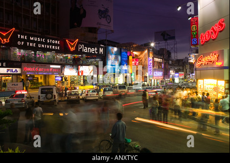 Indien, Karnataka, Bangalore: Brigade Road / Main Einkaufsstraße / Abend Stockfoto