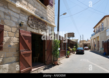 Taverne an der Main Street, Neo Chorio, in der Nähe von Polis, Westküste, Zypern Stockfoto