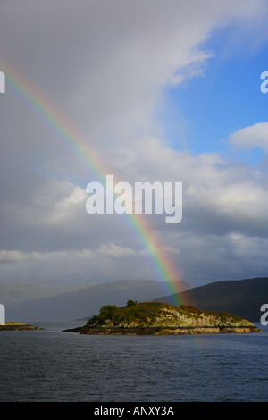 regenbogen über der Insel in der Nähe von Kyle of Lochalsh Isle of Skye, Schottland Stockfoto