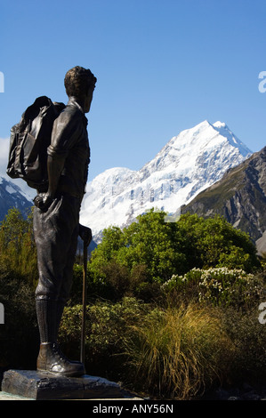 Neuseeland, Südinsel, Mackenzie Country. Mt Cook National Park, eine Statue von Sir Edmund Hillary. Stockfoto