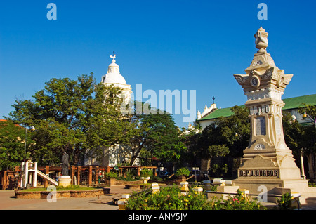 Philippinen, Insel Luzon, Ilocos Provinz Vigan City. Stadtpark-Denkmal Memorial Dr P J Burgos. Stockfoto