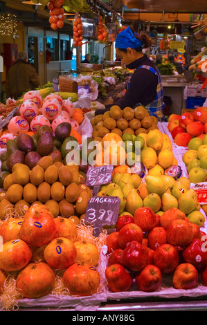 Obst stand auf Santa Caterina Markt in Barcelona-Katalonien-Spanien-EU Stockfoto