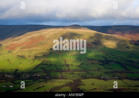 Blick über das Tal der Edale vom Rushup Rand im Peak District Stockfoto