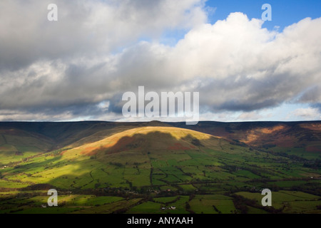 Blick über das Tal der Edale vom Rushup Rand im Peak District Stockfoto