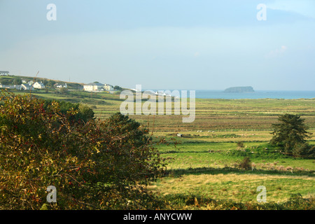 Über die Felder nach Glashedy Island und den Atlantik, Donegal, von außen Ballyliffen, über Isle of Doagh, Irland Stockfoto