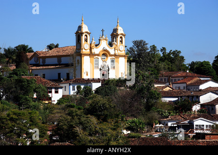 der typische Dorfkirche von Tiradente in Minas Gerais Zustand in Brasilien Stockfoto