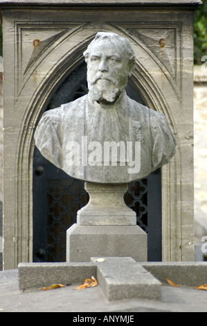 Frankreich, Paris, Büste im Friedhof Montparnasse Stockfoto