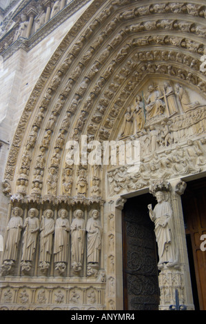 Frankreich, Paris, Skulpturen umliegenden Tür, Notre-Dame Stockfoto