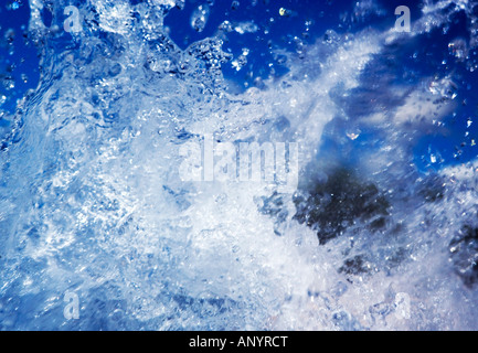 Abstraktes Bild von einem großen Schuss in einem Schwimmbad Stockfoto