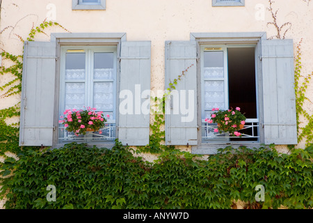 Fenster Rollläden Labastide d Armagnac-Frankreich Stockfoto