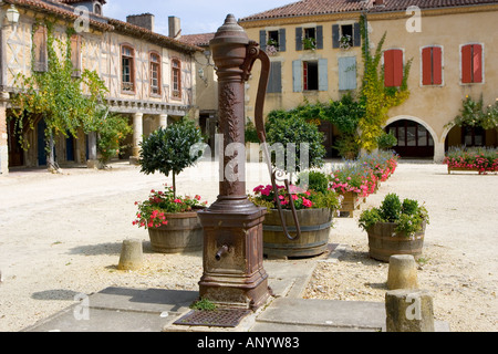 Wasser Pumpe Labastide d Armagnac-Frankreich Stockfoto
