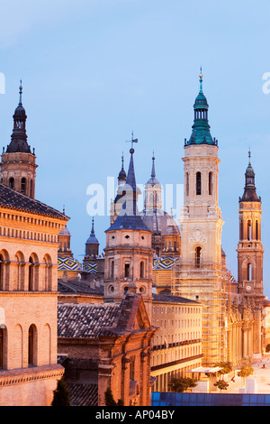 Kathedrale Basilica de Nuestra Senora del Pilar bei Dämmerung, Zaragoza, Spanien, Europa, EU Stockfoto