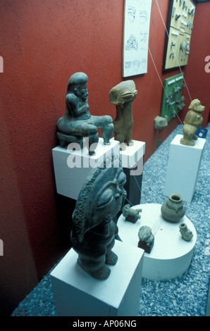 Taino Stein Figuren im Museum des dominikanischen Mannes, Santo Domingo, Dominikanische Republik Stockfoto