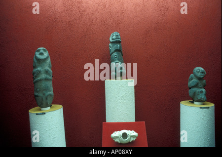 Taino Stein Figuren im Museum des dominikanischen Mannes oder Museo del Hombre Dominicano, Santo Domingo, Dominikanische Republik Stockfoto