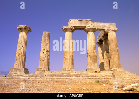 Europa, Griechenland, Peloponnes, Corinth, Corinthia. Ruinen des Tempels des Apollo Stockfoto