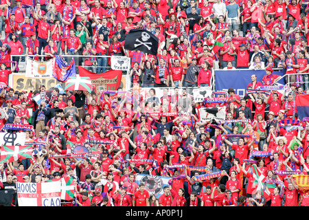 Steht voll mit CA Osasuna-Fans. Stockfoto