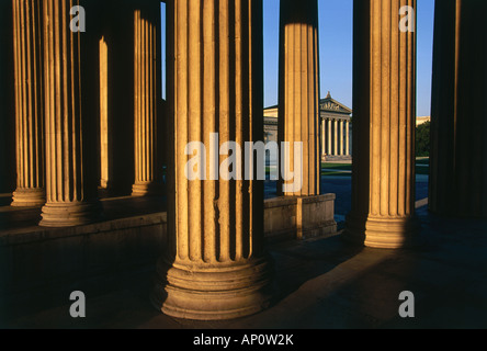 Blick durch Spalten der Propyläen, Glyptothek, Pinakothek, München, Deutschland Stockfoto