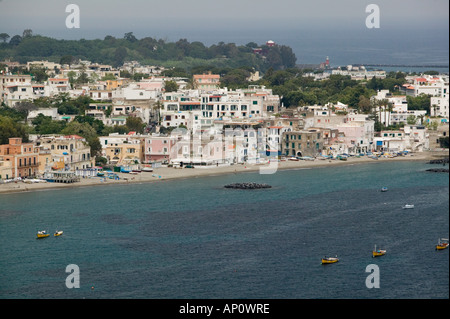 Italien, Kampanien, (Neapel), ISCHIA, ISCHIA PONTE: Blick auf die Stadt vom Castello Aragonese Stockfoto