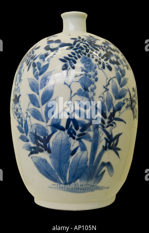 Edo Periode 1600 1868 Vase blau Blumenmuster ostindischen Handelskompanie Japan exportieren Porzellan Familie Brennofen unter verglasten blau Ov emailliert Stockfoto