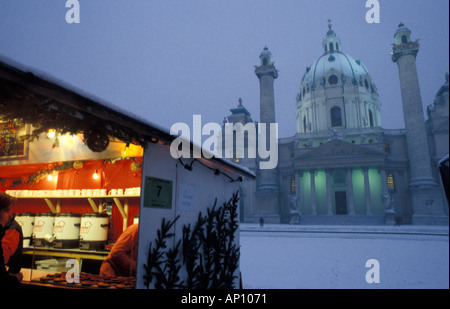 Weihnachtsmarkt am Karl Kathedrale Wien Stockfoto