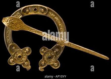 Gold Kilt Pin Verschluss Scot Schottland schottischen Kelten Celtic UK Vereinigtes Königreich England Europa GB Großbritannien EU Europäische Union va Stockfoto