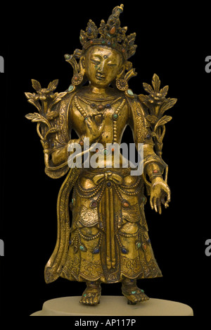 Maitreya vergoldeten Bronze Sanskrit Metteyya Pāli zukünftige Buddha stehend Welt buddhistische Eschatologie Bodhisattva vollständige erleuchten Stockfoto