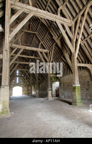 Großen Coxwell klösterlichen mittelalterlichen Zehntscheune 13. Jahrhundert Oxfordshire Cotswold Innenraum Buscot Coleshill Estate UK Stockfoto