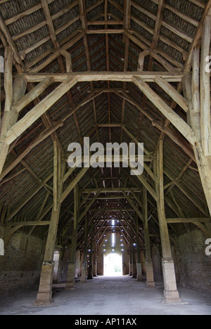 Großen Coxwell klösterlichen mittelalterlichen Zehntscheune 13. Jahrhundert Oxfordshire Cotswold Innenraum Buscot Coleshill Estate UK Stockfoto